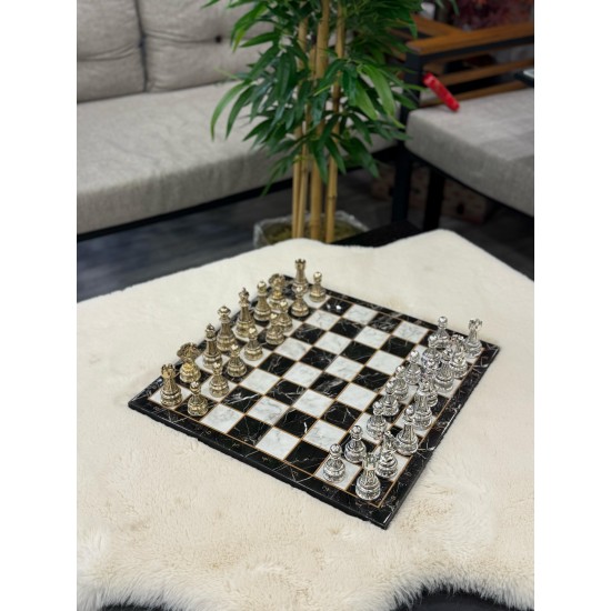 AHŞAP TABLALI ZAMAK DÖKÜM GOLD &GÜMÜŞ SATRANÇ TAKIMI  