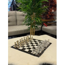 AHŞAP TABLALI ZAMAK DÖKÜM GOLD &GÜMÜŞ SATRANÇ TAKIMI  