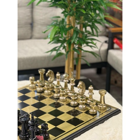 AHŞAP & METAL TABLALI PİRİNÇ SİYAH VE GOLD DEKOR SATRANÇ   