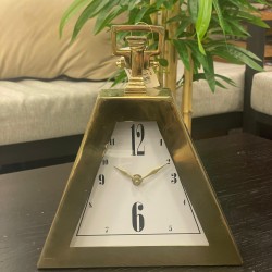 Metal Üçgen Form Gold Renk Dekor Saat