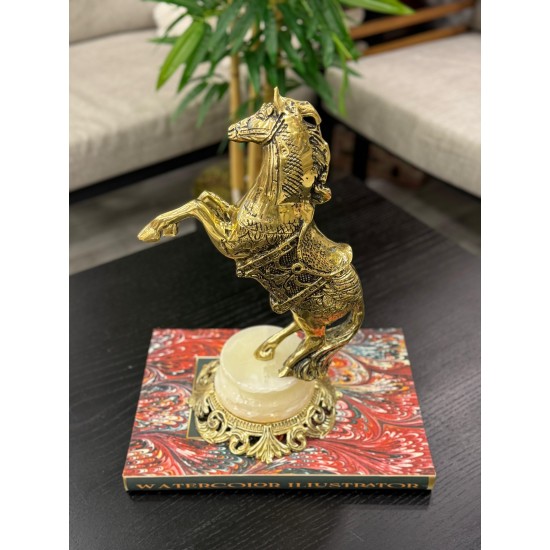 Mermer Kaideli Dekor Şahlanan Pirinç At Biblo