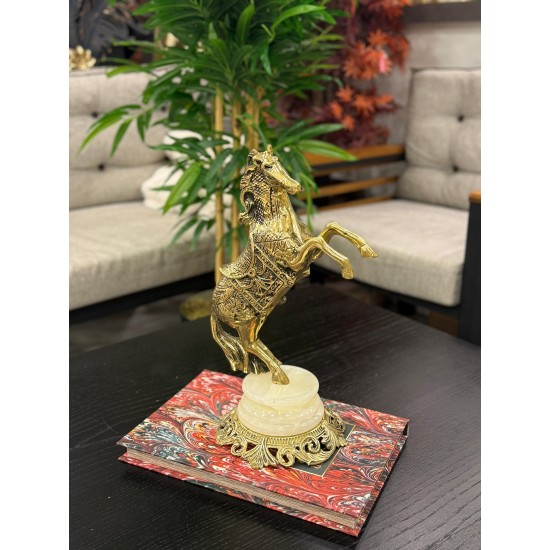 Mermer Kaideli Dekor Şahlanan Pirinç At Biblo